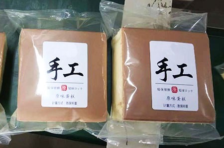 手工蛋糕貼標(biāo)，手工面包貼標(biāo)這樣貼，又快又準(zhǔn)